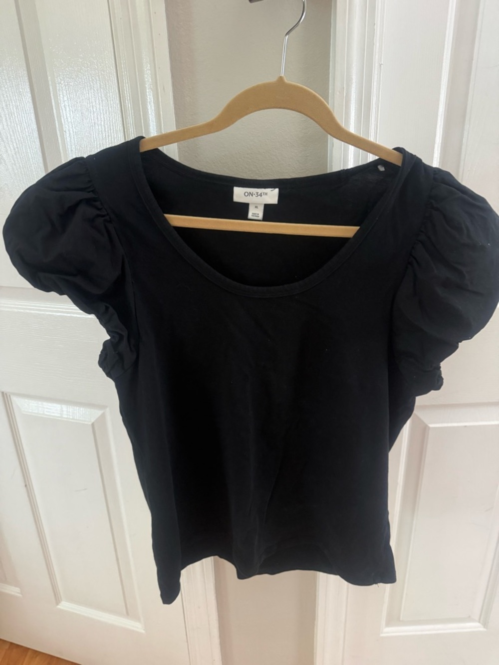 ON-34th Black Puff Sleeve Short Sleeve Tee